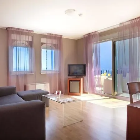 Hotel Laurus - Liburnia 4*